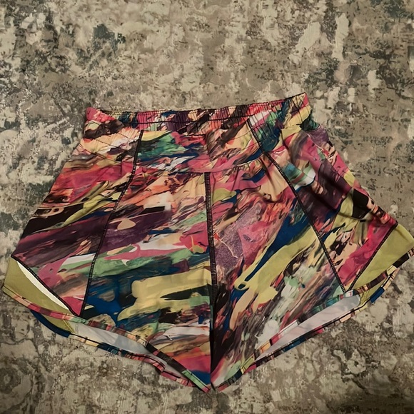 Lulu shorts 4in size 4 tall - Picture 1 of 2